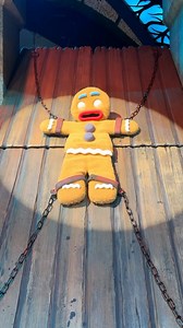 Do you know the muffin man? He lives at the Eventim Apollo 👀 Take a stroll through the behind-the-scenes of Far Far Away with Gingy as your guide!✨ | Shrek The Musical UK