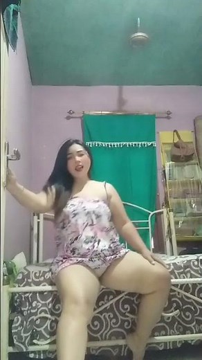 Stw paha montok goyang di atas kasur