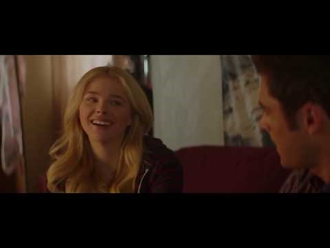 Chloë Grace Moretz & Zac Efron kissing
