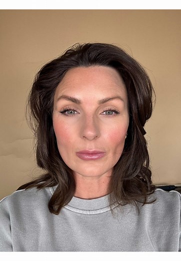Facelift Makeup Tweakments for Women Over 40