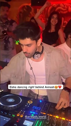 Eisha dancing right beside Avinash 💓😍#avinashmishra #avisha #eishasingh #trending #ytshorts