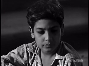 Legend Jagdeep in Do Bigha Zamin 1953 As shoe-shiner named Lalu Ustad. it was considered an important film in the early parallel cinema of India, and a #punjabiworldcinema #bollywood #jagdeep #javedjaffrey #navedjafri #retrobollywood #bollywoodlegend #dobighazameen #balrajsahni #mehmood #meenakumari #niruparoy #ratankumar #bimalroy #hrishikeshmukherjee #nazirhussain #murad #bollywoodmovies #oldcinema #bollywoodold #blackwhite #bollywoodactress #bollywoodnews #nanapalshikar | Yeh Kaisa Bollywood