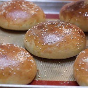 2.8K views · 201 reactions | Learn how to make yummy soft hamburger buns from scratch. If you like making homemade hamburgers, try making the buns as well! #hamburgers #burgers #buns #hamburgerbuns #burgerbuns #baking | In The Kitchen With Matt | Facebook