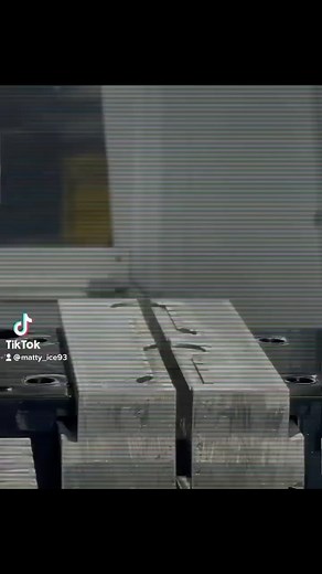 #AnodizedTitanium KeyBar is a creation from our imagination into the palm of your hand. 🇺🇸www.KeyBar.us🇺🇸 #keybar #keybararmy #titanium #keyholder #keyorganizer #multitool #machineshoplife #cncmachining Proudly #MadeintheUSA #AmericanMade #StoptheNoise #KeepitTogether | KeyBar