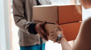 Major UK courier firm collapses - no more deliveries for thousands