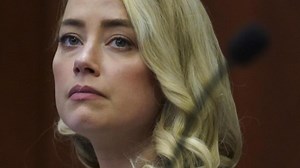 Amber Heard explica su versión sobre las heces encontradas en la cama de Johnny Depp