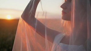 Beautiful Girl Dancing Cloth Sunset Sexy : vidéo de stock (100 % libre de droit) 1037427935 | Shutterstock