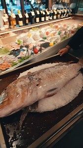 Синегридата ни е благородна, изящна, току-що уловена. А в ръцете на нашите шеф готвачи се превръща във възхвала на прецизността. Това не е просто ястие. Това е настроение, сътворено с уважение към природата. Защото майсторството започва още от морето. | Captain Cook Fish and Beef Restaurants