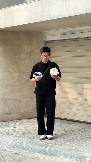 🚀 "Tân binh Heron & Street" chính thức chào sân 🏃‍♂️🏃‍♀️ Nhanh tay ghé ngay vào cuộc phiêu lưu giày thời trang chính hãng 'Made in Vietnam' cùng chương trình MINIGAME siêu HOT! 🔥 🎁 Chào đón sự xuất hiện của siêu phẩm giày thời trang "Heron & Street", mang đến cho bạn không chỉ niềm tự hào về chất lượng Việt Nam mà còn sự phấn khích tột độ khi tham gia minigame cực FUN FUN! 🌟 Quy luật tham gia vô cùng đơn giản: ✔ Bước 1: Quay thưởng và chụp lại màn hình kết quả vòng quay, gửi tin nhắn cho p