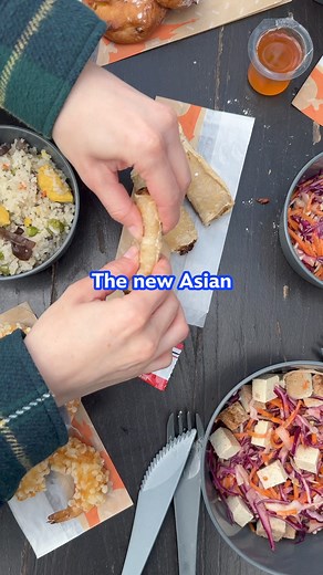 Psst! Last Chance Cafe’s got a tasty new menu! ㊙️ Head over to Frontierland as of today to grab some scrumptious Asian-style fare! Who can’t wait to try it? 🤤 | Disneyland Paris