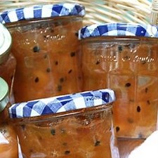 Confiture de rhubarbe, pommes et fruits de la passion pour 1 personnes - Recettes - Elle à Table