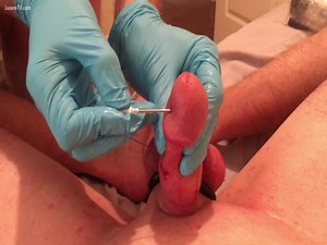 Large gauge needle in cock head