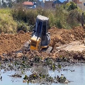 Komatsu D41P bulldozer clears and pushes soil | Night Monster
