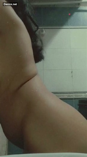 Desi Girlfriend Showing/Recording Boobs/Ass For Lover