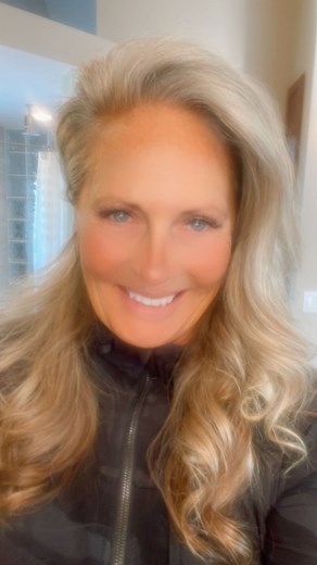 Do you like your hair? My anti-aging hair care has transformed my hair. I never thought I would actually like my hair or even get compliments. And…both are happening! I’d love to get you started, take the free hair consult in my bio to learn more and how you can save 15-45% every day on your perfect routine. #silversisters #thinninghair #hairlosssolutions #hairlossspecialist #hairlossremedy #silverhairjourney #thickerfullerhair #thickerfullerlookinghair #cleanbeauty #damagehairtips #damagedtohea