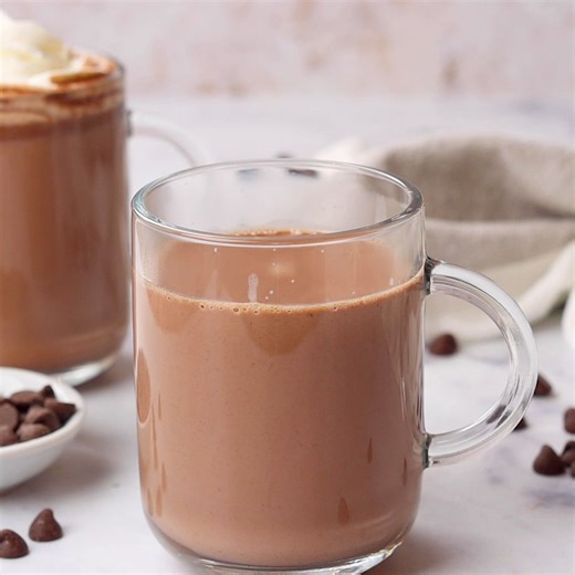 Crock Pot Hot Chocolate ---> https://joyfoodsunshine.com/crockpot-hot-chocolate/ The best crock pot hot chocolate – it’s smooth, creamy rich & irresistibly chocolatey. This large batch of slow cooker hot chocolate is the perfect to serve at holiday parties! | Joyfoodsunshine | Facebook