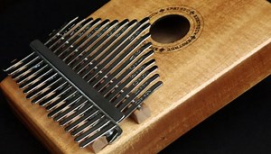EASTROCK Kalimba Thumb Piano 17 Keys Portable Mbira Finger Piano with Instruction and Tune Hammer Kalimba Gifts for Adults Beginners Professional (Acacia)