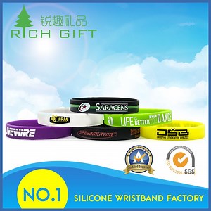 [Hot Item] Rubber Wristband Debossed Logo with Custom Color Infilled