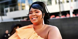 Lizzo Drinking Coffee Out Of A Borrower Size Coffee Mug Is A Mood When Facing The Haters