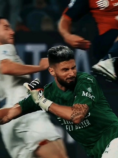When a Player Turns into a Goalkeeper — Football Transition Clip
