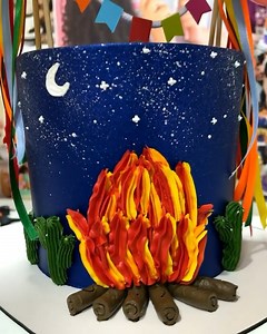 A beautiful camping night put on cake | MetDaan Cakes