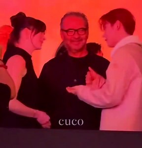 YEONJUN con Anne Hathaway y el director ejecutivo de Moncler, Remo Ruffini👀 | MOA Universe