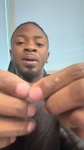 All HD Lace Does NOT come with fray ends. Me personally I ask my vendor to not fray my ends being that the lace is always delicate and super soft. However you can identify your lace quickly by doing the FRAY TEST!!! No Fraying???? If it doesn't fray at all when gently pulled 👎🏾🚫 GIRL SHE IS NOT HI-DEF DOOOKA Experiencing the following? Rigid/Rough lace? If it feels stiff or scratchy Visible Grids? the lace grid is very noticeable even with light or flash. White Cast? the lil noticeable white 