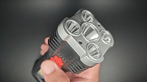 Gros plan sur une lampe de : vidéo de stock (100 % libre de droit) 3937012897 | Shutterstock