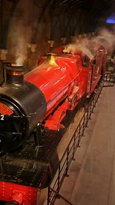 James and Oliver Phelps host as pairs of professional bakers create spellbinding showpieces on the actual #HarryPotter film sets 🍰 Guest actors from the films share behind-the scenes experiences as they join judges Carla Hall and Jozef Youssef 🪄 #HarryPotterWizardsofBaking, streaming now on Max on NEON | NEON NZ