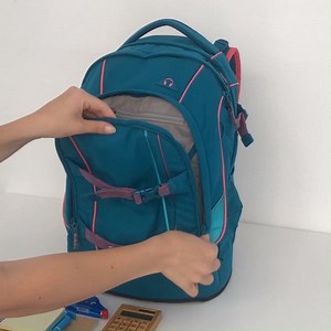 Function Friday ⚙️ Organisationstalent? Na klar! satch bietet Dir extra viel Platz und viele Organisationsmöglichkeiten. ‍♂️ Durch die zahlreichen kleinen Unter- und Geheimfächer bist du top organisiert und perfekt für den Schulalltag vorbereitet! ✏️珞 | satch | Facebook