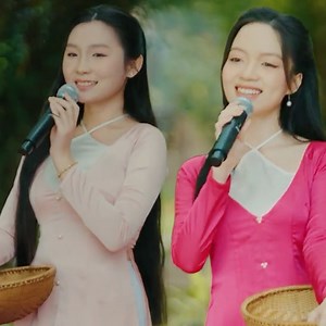 114K views · 2.3K reactions | Tiếng hát ngọt ngào của chị chị em em xinh đẹp khiến người nghe đốn tim ngay từ những giai điệu đầu tiên. | Nam Việt Bolero | Facebook
