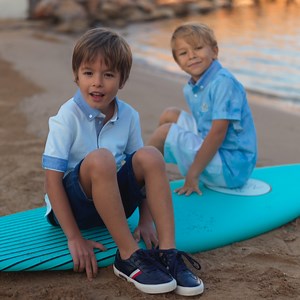 Για τους μικρούς μας surfers και όχι μόνο! Στη Lapin House, έχουμε όλα όσα χρειάζεται ο μικρός σας για να ζήσει απίστευτες περιπέτειες! 🌊😎 Ανακαλύψτε την καλοκαιρινή συλλογή για αγόρια και ετοιμαστείτε για ατελείωτο παιχνίδι! #LapinKids | Lapin House
