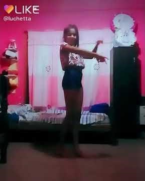 Niña baila