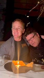 27K views · 330 reactions | Viejas amistades nunca mueren 懶 Elijah Wood (Frodo), Sean Astin (Sam) y Dominic Monaghan (Merry) cantando el cumpleaños feliz a Billy Boyd (Pippin)  Lo que ha unido ‘El señor de los anillos’ que no lo separe nadie. #thelordoftherings #elseñordelosanillos #elijahwood #seanastin #dominicmonaghan #billyboyd | Fotogramas | Facebook