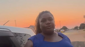 UNkosikazi Bekezela Sibanda uchasisa ngobunzima abazali abaphakathi kwabo ngezemfundo, indlala kanye lokoma komnotho welizwe. (Video: Nokuthaba Dlamini) | VOA Ndebele