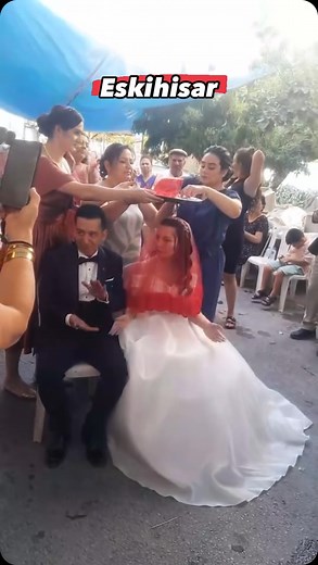 3.2K views · 27 reactions | Gelin Şekeri Adeti #eskihisar #gelinşeker #yatağan #muğla #ahiköy #bodrum #marmaris #fethiye #datça #dalaman #köyceğiz #ortaca #milas #seydikemer #kavaklıdere #ula #menteşe #ahiköy | Muğla Yatağanlılar - Ahiköylüler | Facebook