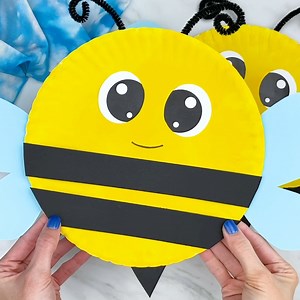 🐝 Bee Paper Plate Craft ✂️ Get the template on the blog | Simple Everyday Mom