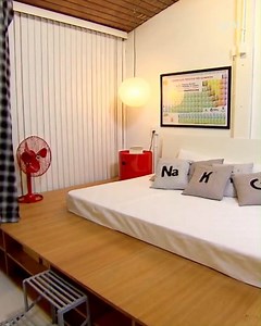 Essa família precisava incluir em um mesmo espaço uma sala de convivência e um quarto para o filho do meio. O resultado ficou incrível e o ambiente novo fez sucesso! ✨ #DecoraNoGNT, hoje, às 17h45! | GNT