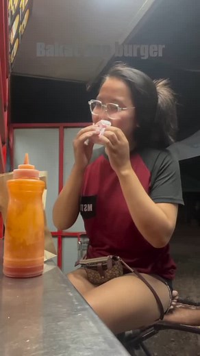 Bumabakat ang maliit sa burger #bakat #burger #Maliit #utong #heavenpascua #ramirezmarjorie #joma | Ramirez Marjorie