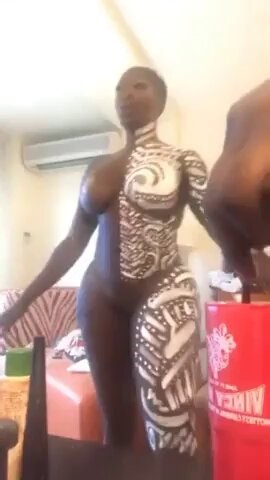 Symbaserothick: EbonyQueen - Getting ready for carnival