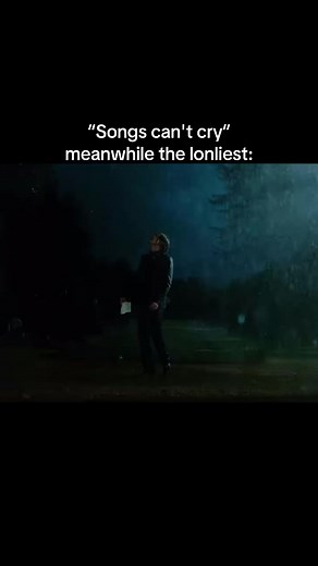 Måneskin comeback celebration: 'Songs Can't Cry' moment