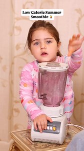 EASY LOW CALORIE SMOOTHIE WITH ONLY 3 INGREDIENTS:- 240ml Lactose free or low fat milk - 100g Frozen berries- 1tbsp honey 🥤 250kcal smoothie 🥤 | Rasha El Sibai