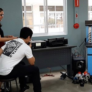 ONGOING | Members of PH space program in UP Diliman demonstrate the capability of ARU (amateur radio unit) of Diwata 2 microsatellite by talking to another radio operator based in Dagupan, Pangasinan. #stamina4space #dost | Newsbytes.PH