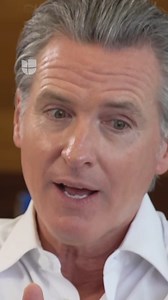 128K views · 5.6K reactions | ¿Crueldad como táctica política? El gobernador de California acusa a Trump de usar las redadas migratorias como arma de terror. Dice que no se trata de seguridad, sino de infundir miedo en quienes sostienen la economía con su trabajo. #Inmigración #GavinNewsom #Redadas #California | Univision 34 Los Angeles | Facebook