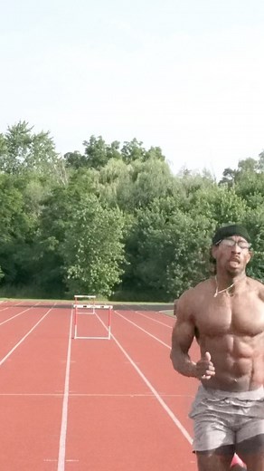 Words of encouragement The best preparation for tomorrow is doing your best today. Also, Repeat this everyday until it becomes a LyfeStyle 👉Today I choose life. Every morning when I wake up I can choose joy, happiness, negativity, pain... To feel the freedom that comes from being able to continue to make mistakes and choices - today I choose to feel life, not to deny my humanity but embrace it. #upperbody #strength #strengthandconditioning #training #athletics #runners #sprinters #hurdlers #hur