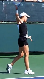 This one-handed backhand was a DREAM! Check out the key points! #stiga #tennistips #tennisfans #tennistrainer #tenniscourts #tennisgame #tennispassion #stiga #tennislesson #tennisislife #tennisday #tenniscoaching #tennisdrills #tennispractice #tennisvideo #tennispro #tennistraining #tennislegend #meikebabel #arena #feelthegame | Meike Babel