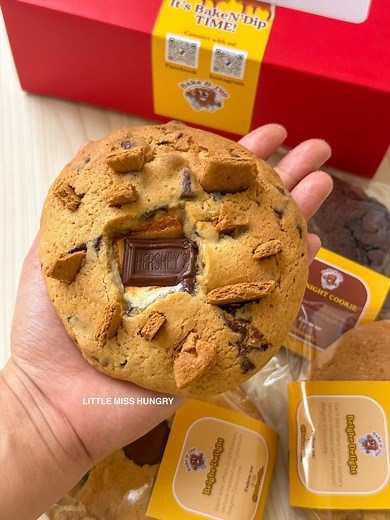 Palm sized cookies! 😋😍 perfectly paired with cold milk! 🤤 BakeN'Dip | Little Miss Hungry