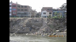 CONTAMINACIÓN: Basura y desmonte se acumulan en ribera del río Rímac