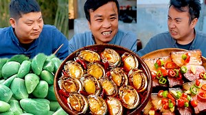 223K views · 8.7K reactions | Green garlic，Baimao ventures into Cantonese cuisine【干饭兄弟】 綠色大蒜，白毛再一次被東北菜上了一課，大肉塊變成大蒜 Green garlic丨TikTok Video|Eating Spicy Food and Funny Pranks丨Funny Mukbang #吃播 #美食 #搞笑 #干饭兄弟 #mukbang | 干饭兄弟 | Facebook