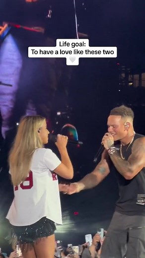 Kane Brown Family Love: Thank God for Family Moments